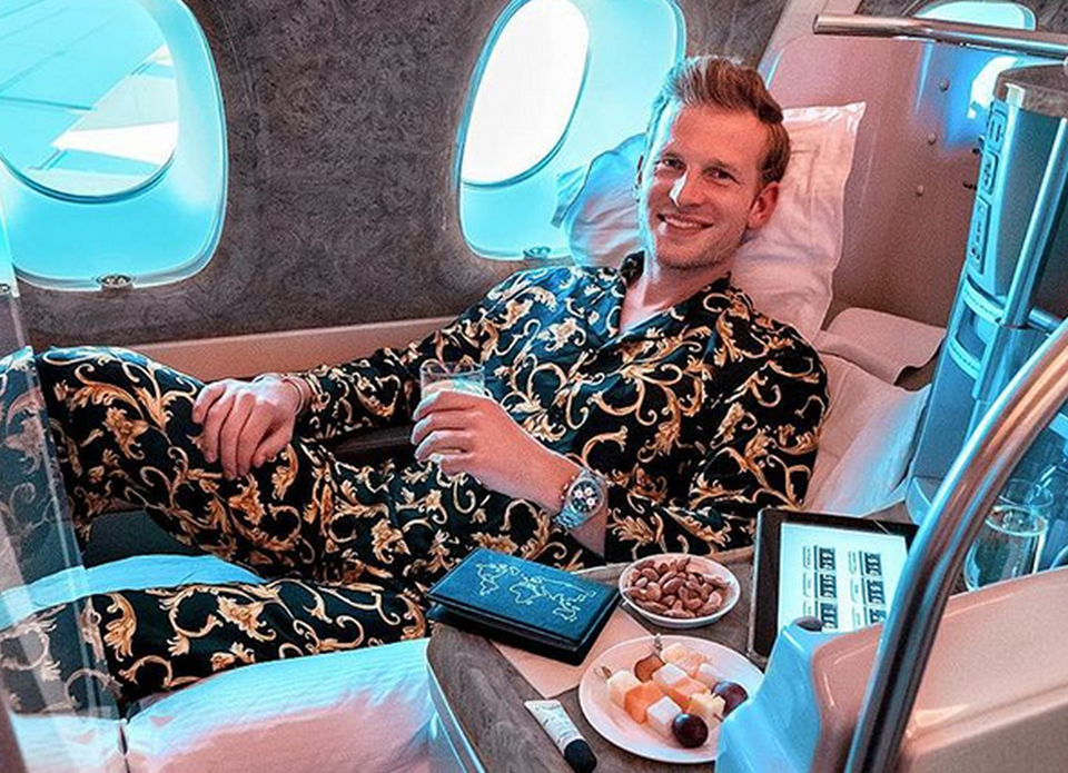 CIACHO TYGODNIA Pilot Patrick, który żyje fit i zwiedza świat (ZDJĘCIA